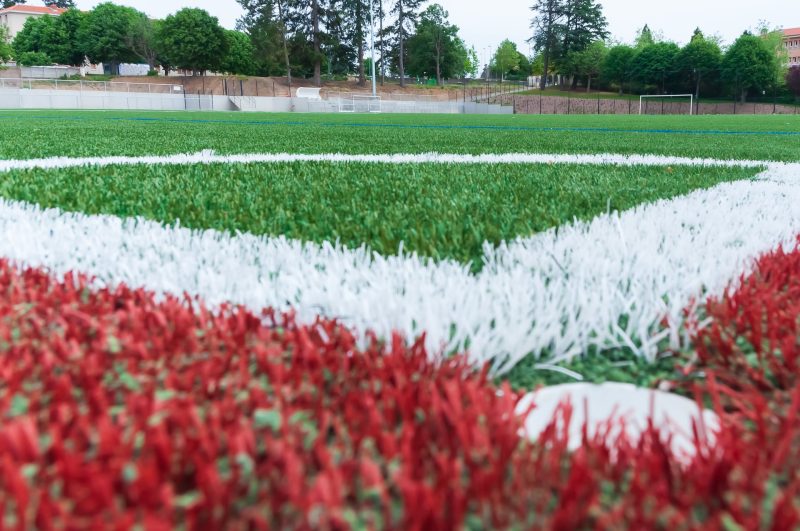 Stade terrain en gazon synthétique et équipements sportifs de Saint-Symphorien-sur-Coise